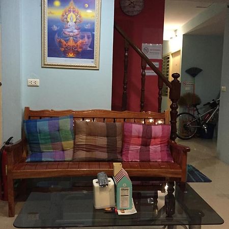 Ricos Honey Place Guesthouse Bangkok Exteriör bild