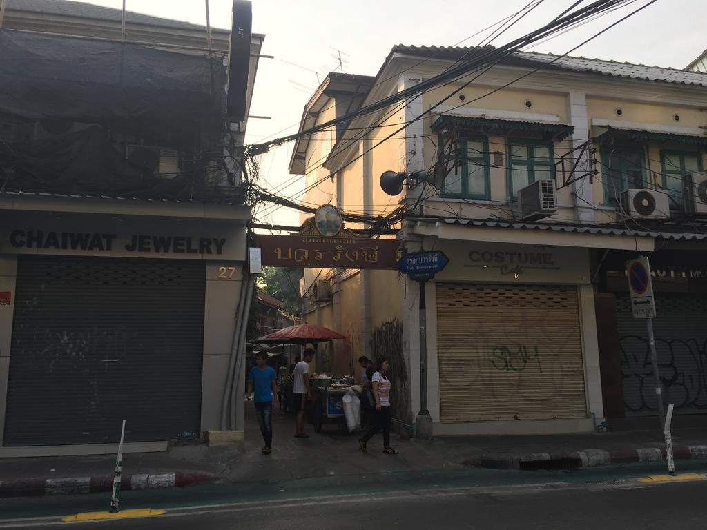 Ricos Honey Place Guesthouse Bangkok Exteriör bild