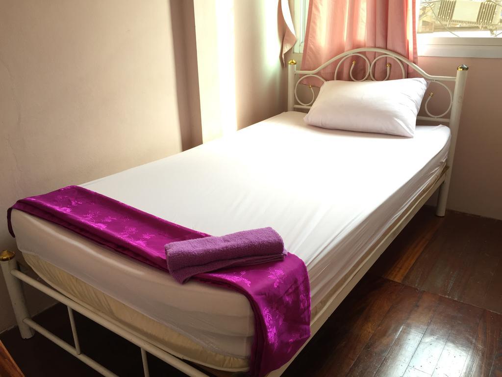 Ricos Honey Place Guesthouse Bangkok Exteriör bild