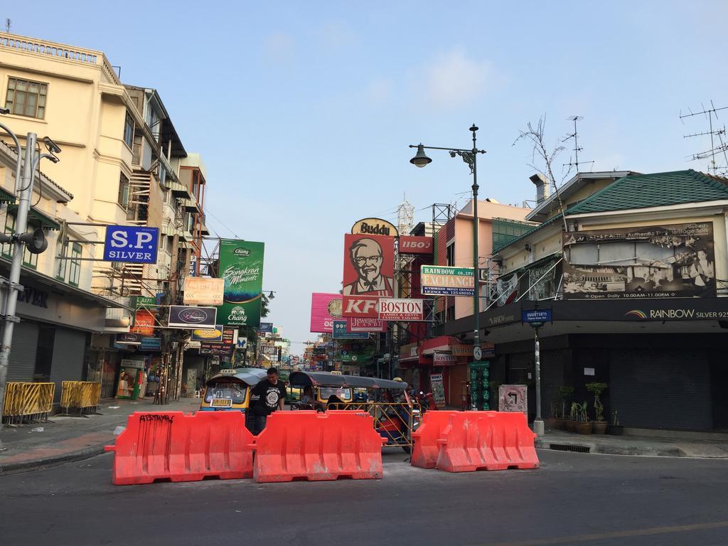 Ricos Honey Place Guesthouse Bangkok Exteriör bild
