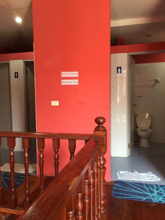 Ricos Honey Place Guesthouse Bangkok Exteriör bild