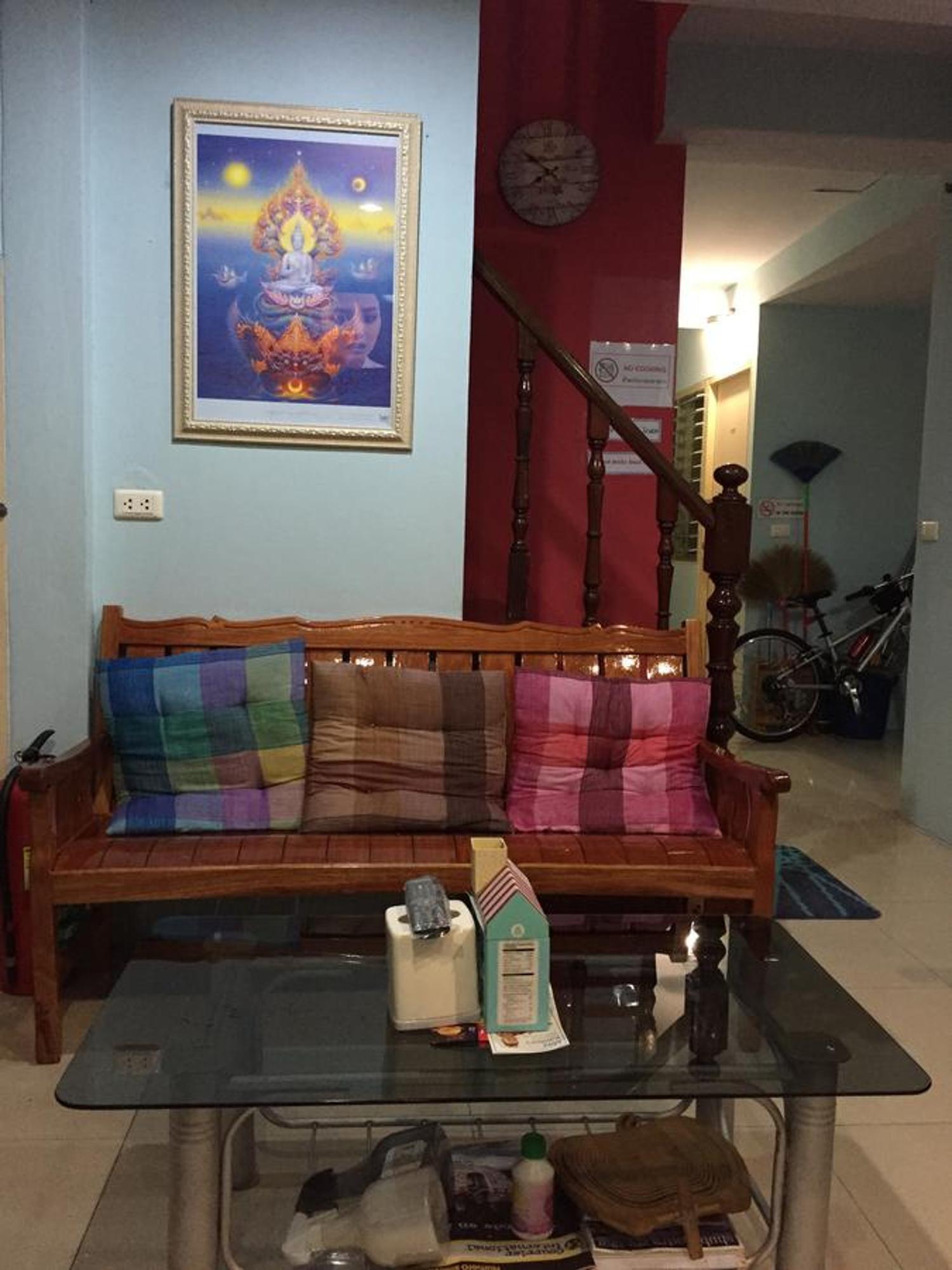 Ricos Honey Place Guesthouse Bangkok Exteriör bild