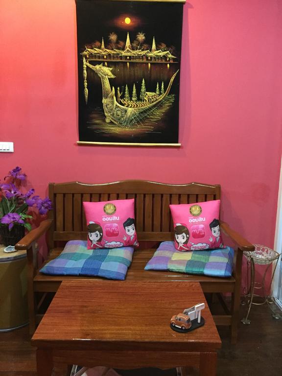 Ricos Honey Place Guesthouse Bangkok Exteriör bild