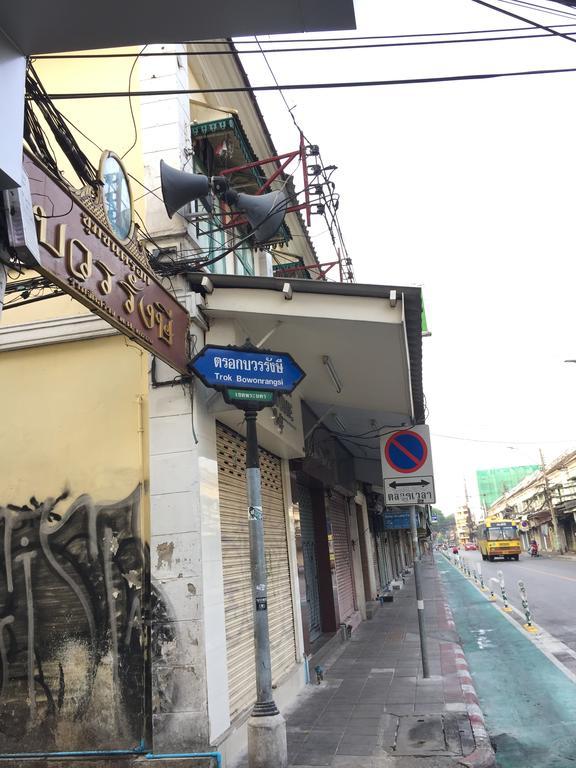 Ricos Honey Place Guesthouse Bangkok Exteriör bild