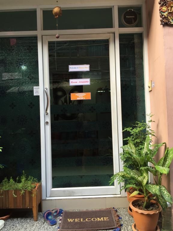 Ricos Honey Place Guesthouse Bangkok Exteriör bild