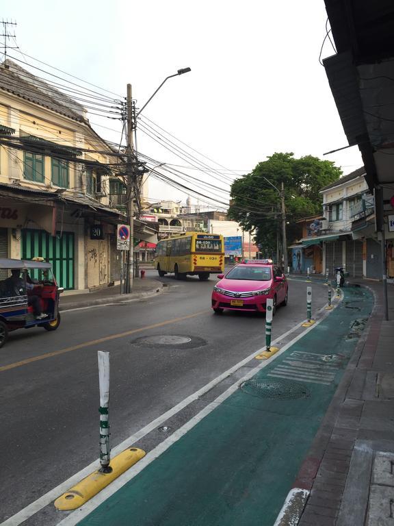 Ricos Honey Place Guesthouse Bangkok Exteriör bild