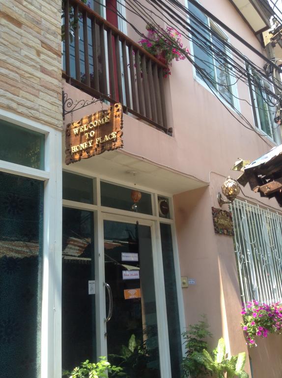 Ricos Honey Place Guesthouse Bangkok Exteriör bild