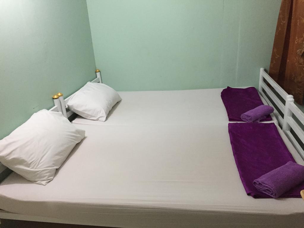 Ricos Honey Place Guesthouse Bangkok Exteriör bild