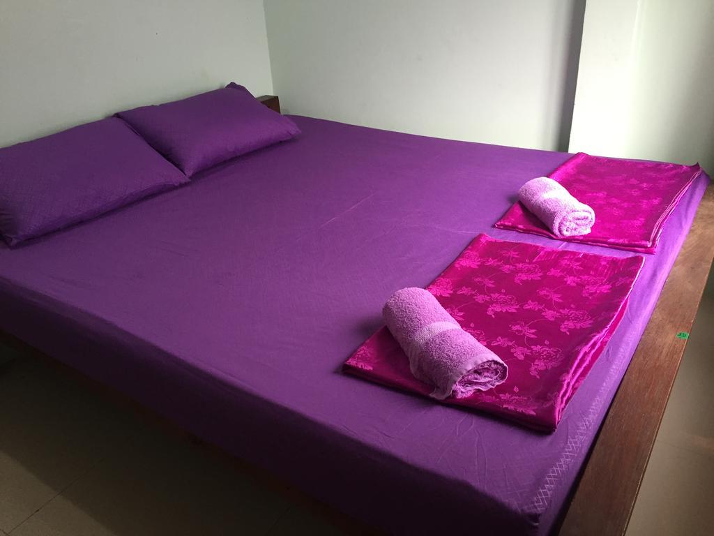 Ricos Honey Place Guesthouse Bangkok Exteriör bild