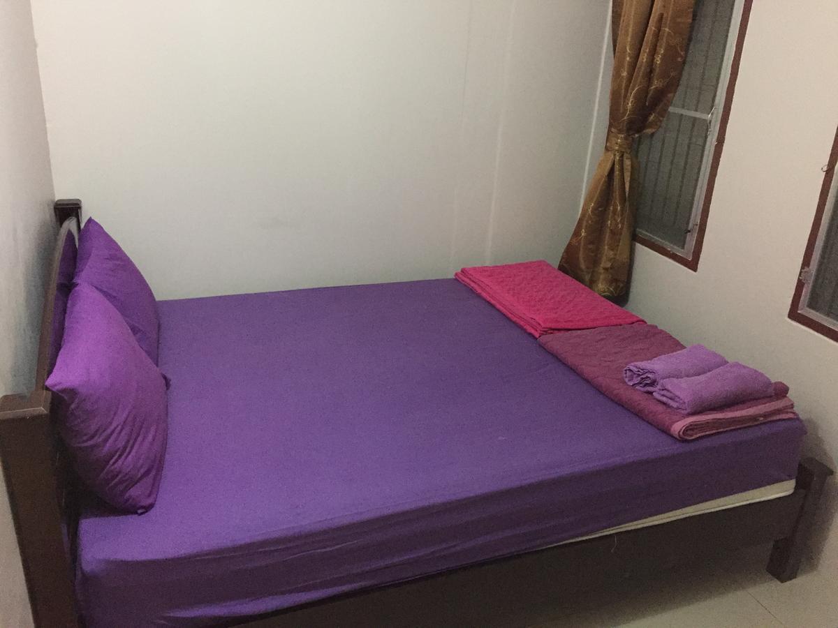 Ricos Honey Place Guesthouse Bangkok Exteriör bild